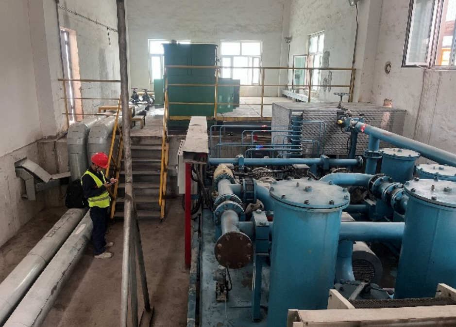 新疆中材生料立磨主減速機(jī)齒輪油在線監(jiān)測系統(tǒng)應(yīng)用案例